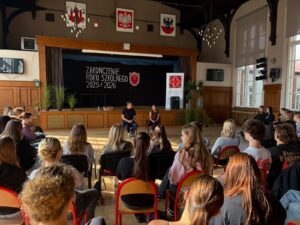 Wizyta absolwentów w I LO w Malborku: Studenci i praktycy zainspirowali młodszych kolegów.