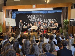 „Forever Young” – wyjątkowy apel z okazji Dnia Edukacji Narodowej